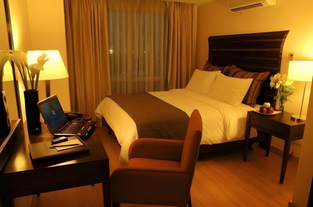 โรงแรมแลนคาสเตอร์ มะนิลา Mandaluyong ภายนอก รูปภาพ
